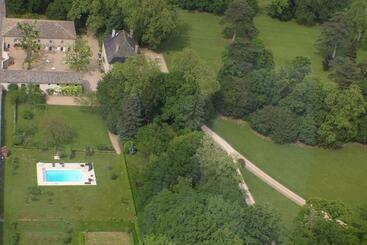 پانسیون Château De Beauchamp  La Chapelle De Guinchay