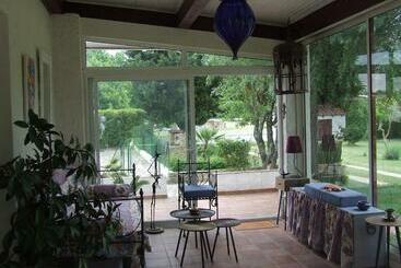 مبيت وإفطار Domaine De La Cooloeuvre