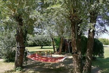 تختخواب و صبحانه Domaine De La Cooloeuvre