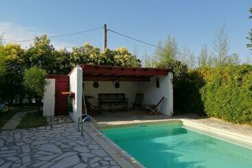 تختخواب و صبحانه Domaine De La Cooloeuvre