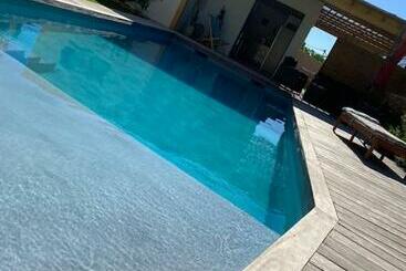 تختخواب و صبحانه Le Pool House