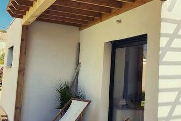 تختخواب و صبحانه Le Pool House