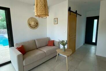 تختخواب و صبحانه Le Pool House