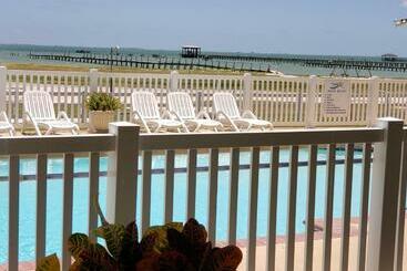 هتل آپارتمان Benjamin S Pier At Laguna Reef Resort