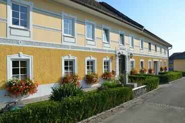 펜션 Lindenhof  Fam. Forstmayr