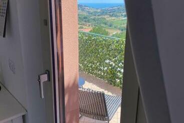 پانسیون Red House Accomodation Potenza Picena