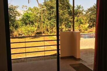 پانسیون Studio Type Villa For 8pax + Pool + Netflix + Wifi