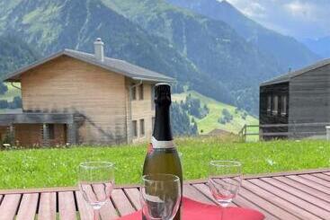 ベッドアンドブレックファースト Ferienwohnung Casa Ursin Val Lumnezia