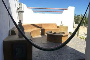 پانسیون Casa Arrecife Tortuga 3, Beach Is Steps Away! Fast Internet, Private Cozy Room!