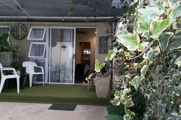 پانسیون The Oak Treehouse Bnb Queenstown