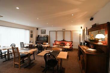 تختخواب و صبحانه Crackin View Guest House