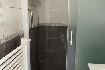 تختخواب و صبحانه Studio Indépendant Chez L Habitant