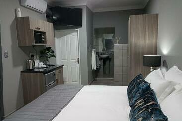پانسیون A’ La Maison Guesthouse