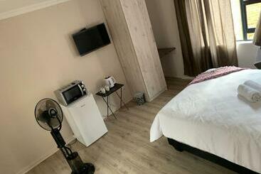 ペンション The Magalies