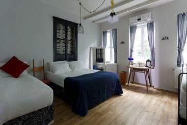 Hotel Cheers Port House