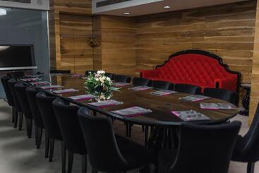 هتل Graffit Gallery Design