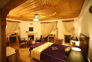 هتل Kerme Ottoman Konak   Boutique Class