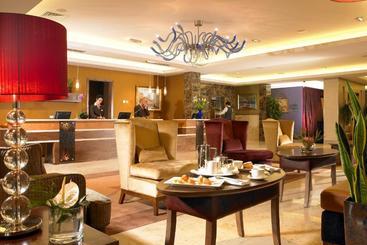 Westport Plaza Hotel, Spa & Leisure