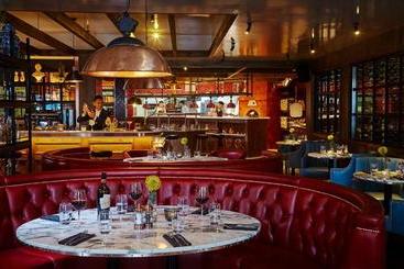 Westport Plaza Hotel, Spa & Leisure