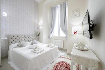 تختخواب و صبحانه Milcovich Suites