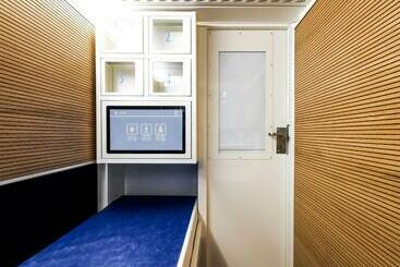 هتل کپسول Resting Pods   Zzzleepandgo Vce Venice Airport