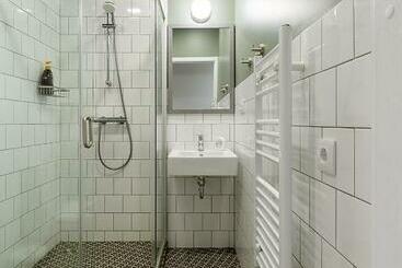 Art & Comfort Rooms