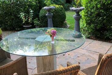 تختخواب و صبحانه Villa Elena