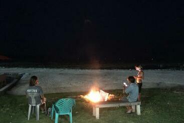 پانسیون Nias Kristov Surf Camp