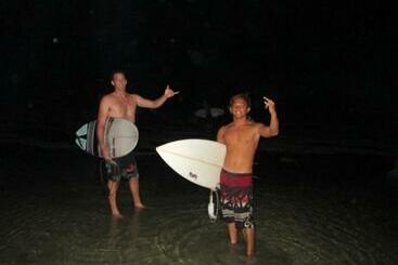 پانسیون Nias Kristov Surf Camp
