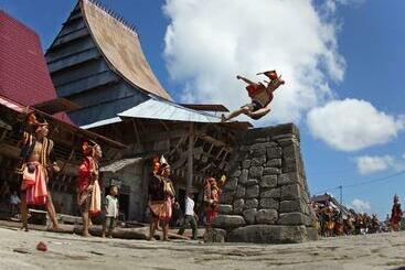 پانسیون Nias Kristov Surf Camp