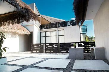 تختخواب و صبحانه Flores Passport House