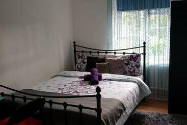 پانسیون Merciful King Room, In Zone 2 3