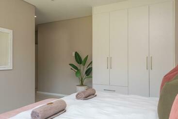 پانسیون Zimbali Wedge Unit 42