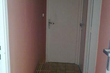 هاستل Vandoeuvre International Home