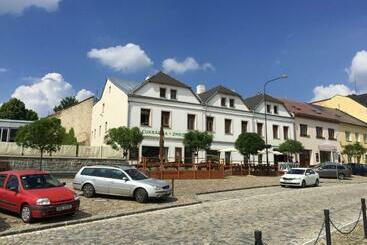 هتل آپارتمان Apartmány V Pivovaru