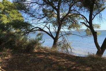 تختخواب و صبحانه Au Bord De Thau