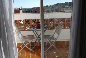 تختخواب و صبحانه Nueva Suite Jacuzzi Relax Beach & Mountain