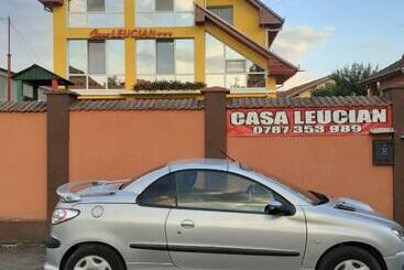 پانسیون Casa Leucian