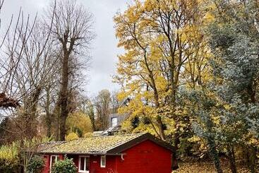 تختخواب و صبحانه Le Cabanon De Chessy