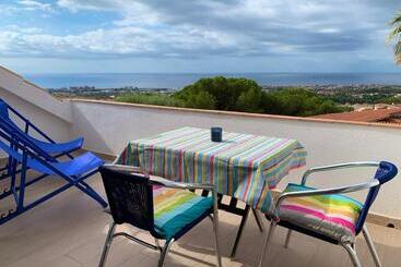 مبيت وإفطار Palm Maresme   Suite With Bathroom And Living Room And Terrasse With Ocean Views In A Private Villa
