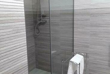 پانسیون Camere De Inchiriat Central La Calciu