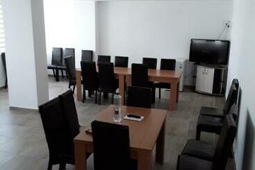 پانسیون Camere De Inchiriat Central La Calciu