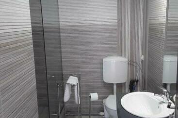 پانسیون Camere De Inchiriat Central La Calciu