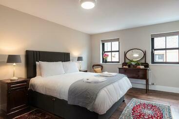 تختخواب و صبحانه Bridge Street Townhouse