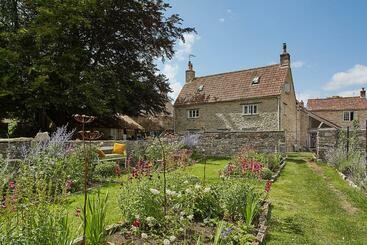 تختخواب و صبحانه Cherry Tree Farm B And B