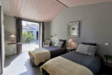 پانسیون Derrière La Plage : Suite, Patio Et Pergola