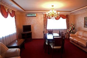هتل Oktyabrskaya