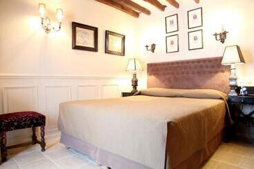 Hotel Saint Louis En L Isle Notre Dame