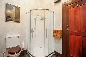 تختخواب و صبحانه Pepper Tree Villa