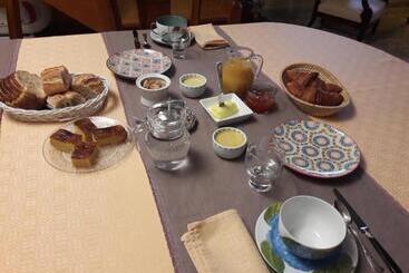 住宿加早餐  La Grange